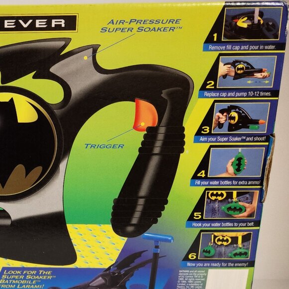 Batman Forever Super Soaker Gun With Belt And Buckle And 2 Water Bottle Refills - Picture 5 of 5